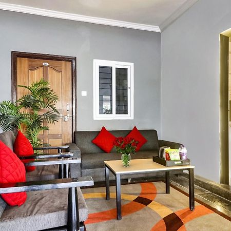 Super Townhouse Rcc Blizz Hotel Kondapur  Екстериор снимка