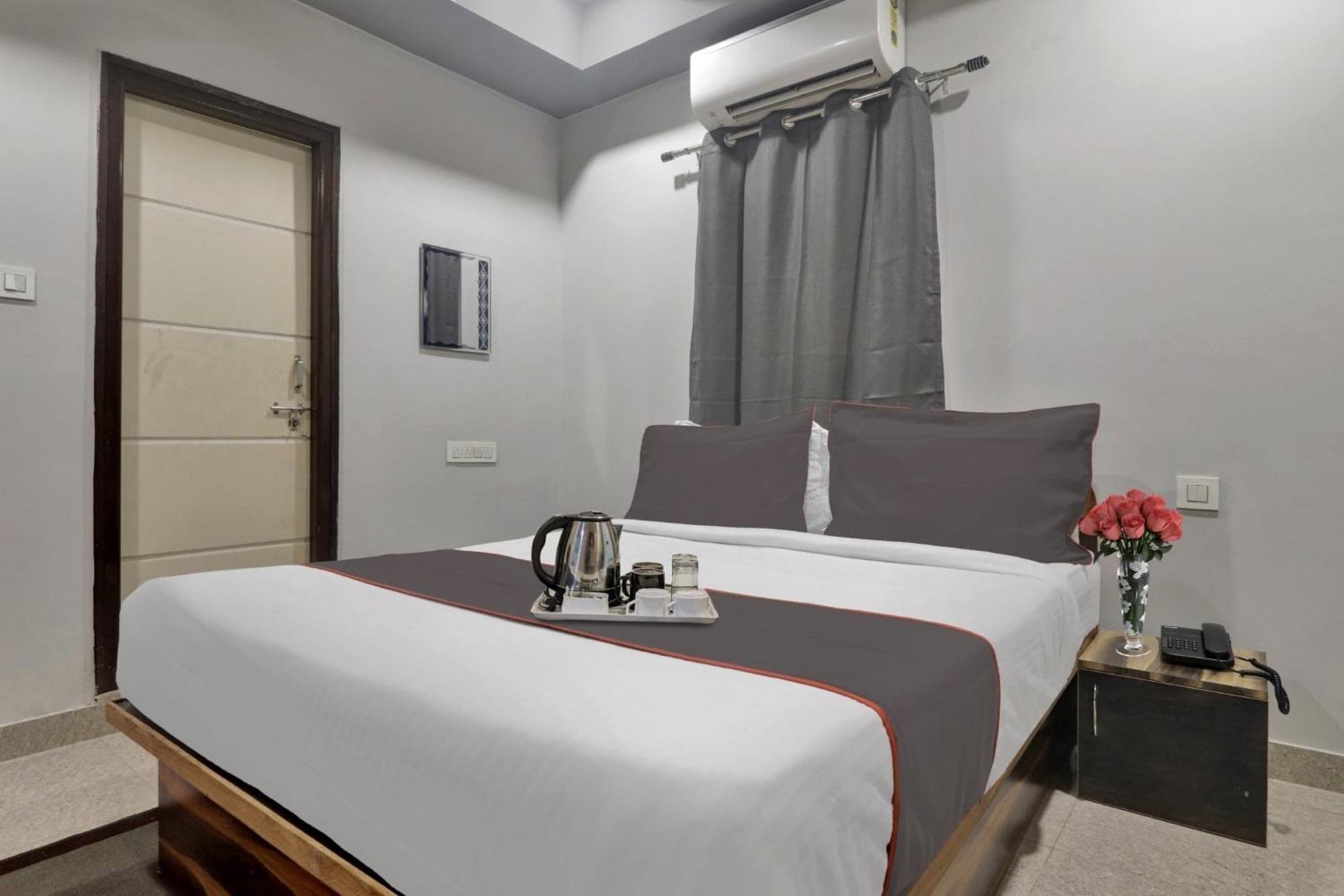 Super Townhouse Rcc Blizz Hotel Kondapur  Екстериор снимка