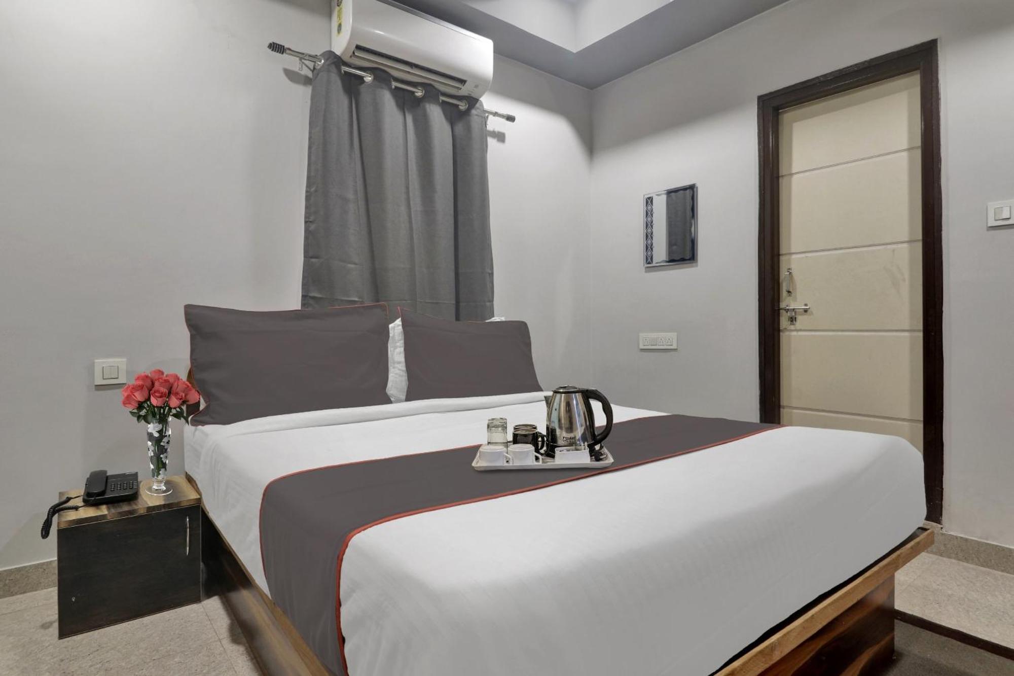 Super Townhouse Rcc Blizz Hotel Kondapur  Екстериор снимка