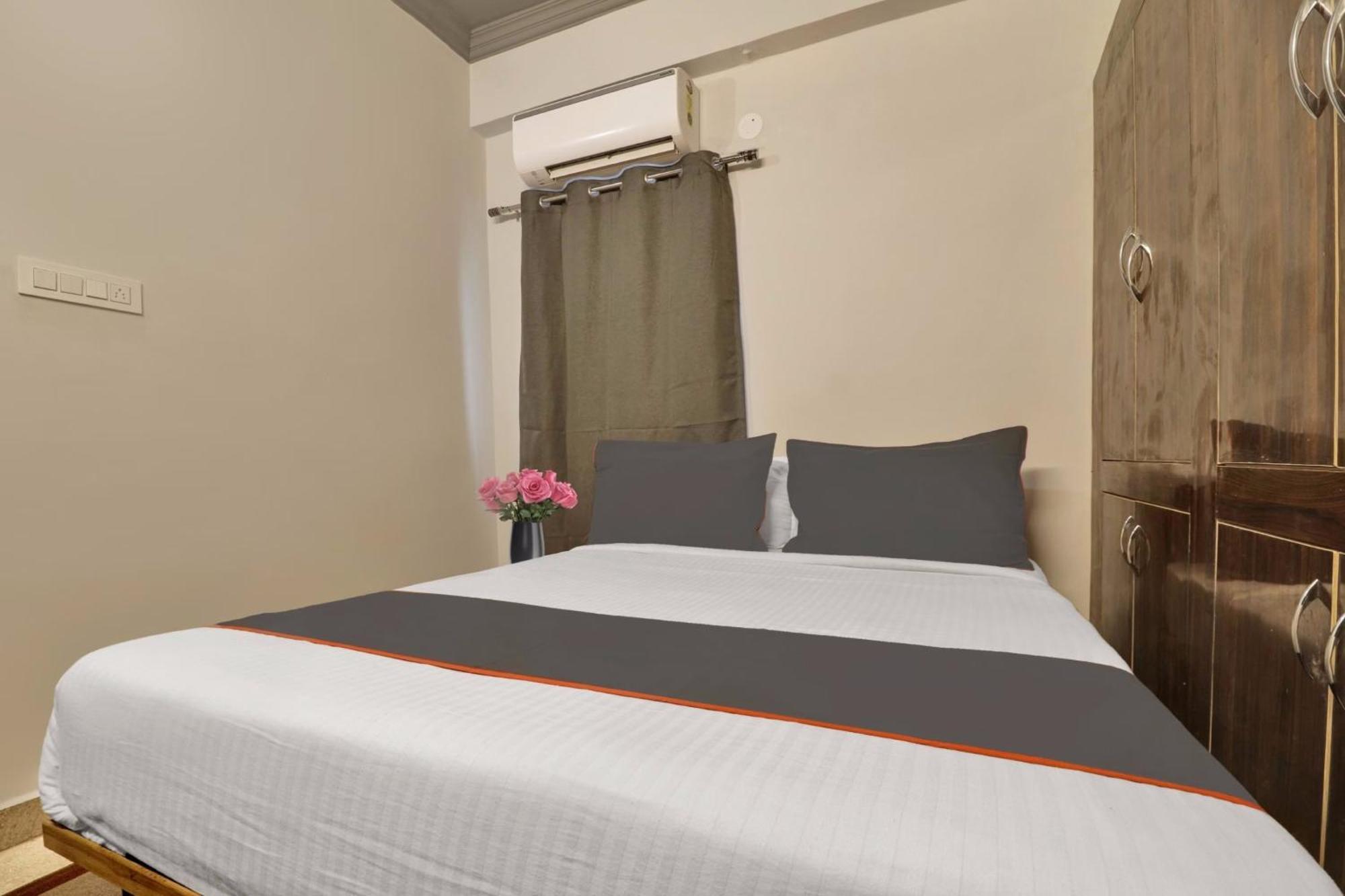 Super Townhouse Rcc Blizz Hotel Kondapur  Екстериор снимка