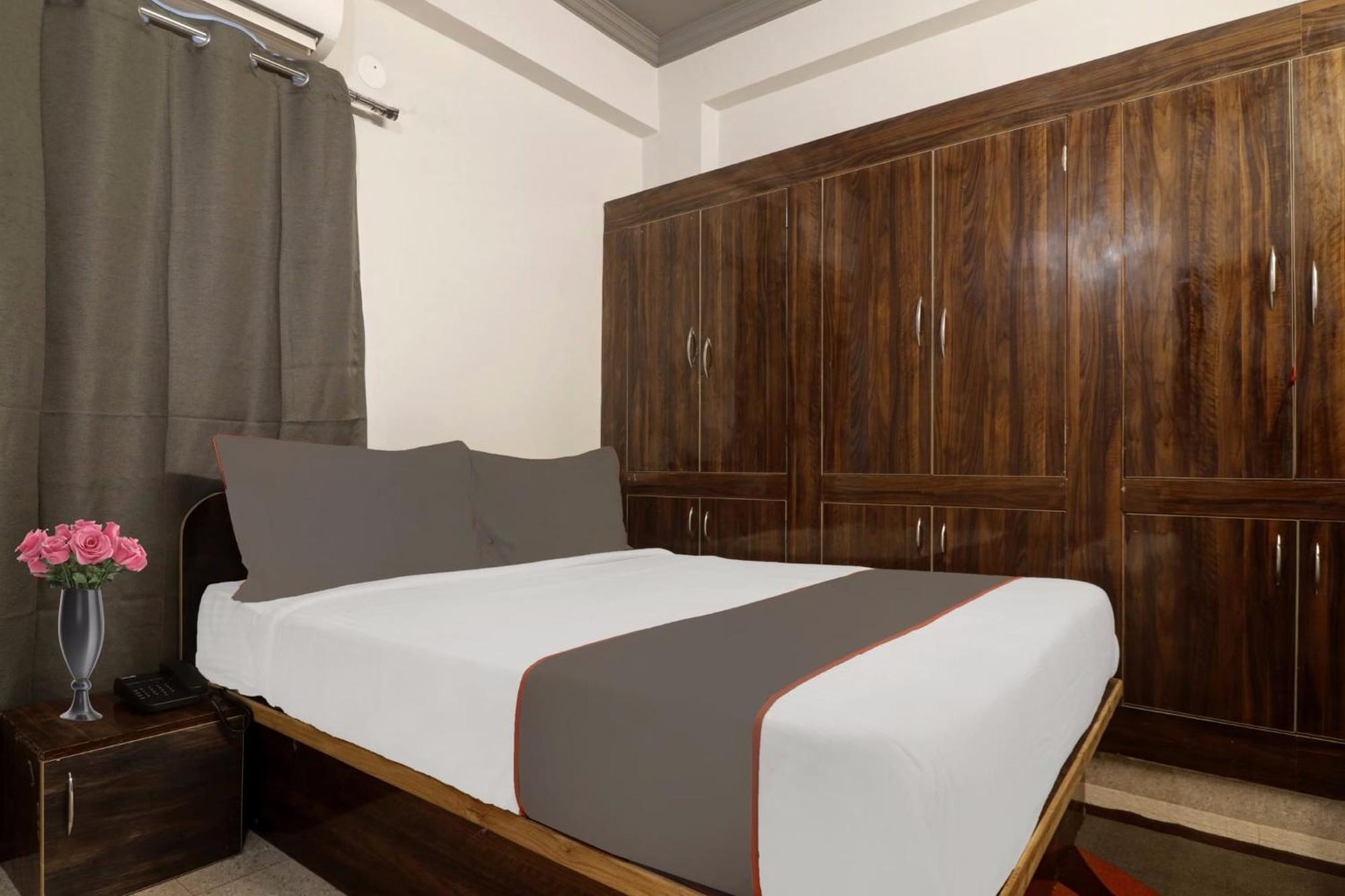 Super Townhouse Rcc Blizz Hotel Kondapur  Екстериор снимка