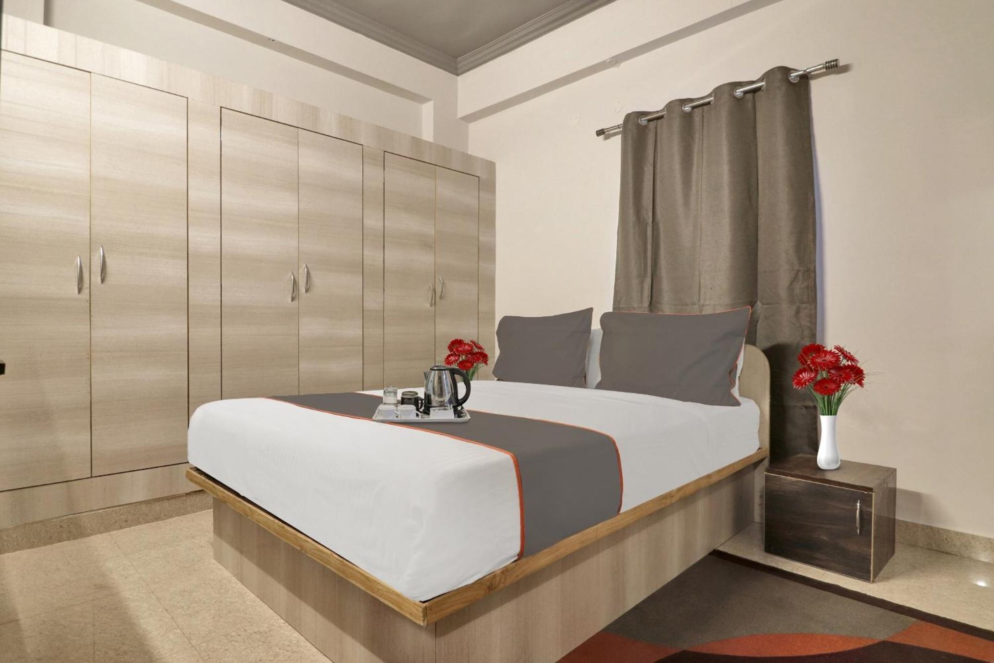 Super Townhouse Rcc Blizz Hotel Kondapur  Екстериор снимка