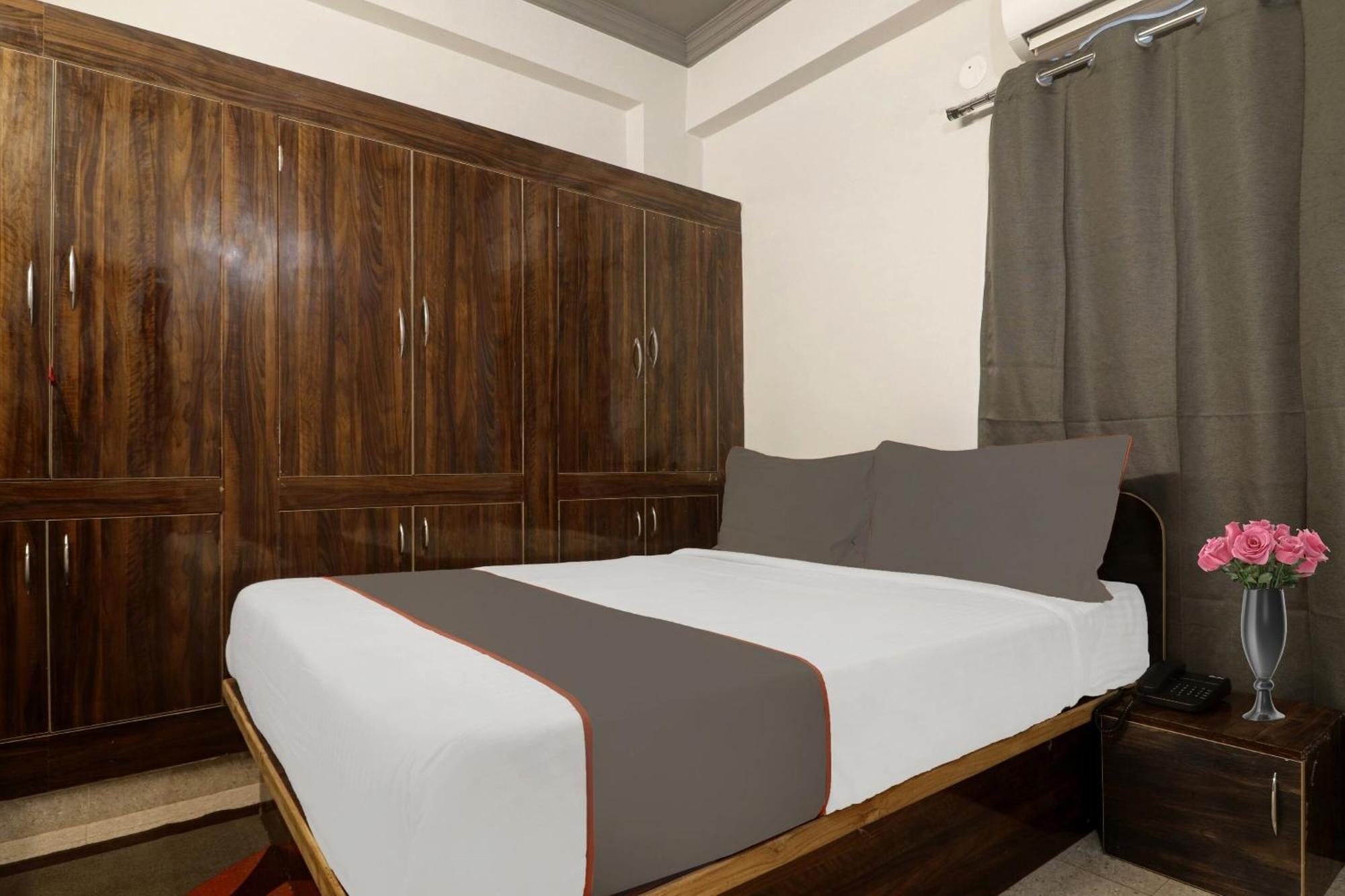 Super Townhouse Rcc Blizz Hotel Kondapur  Екстериор снимка