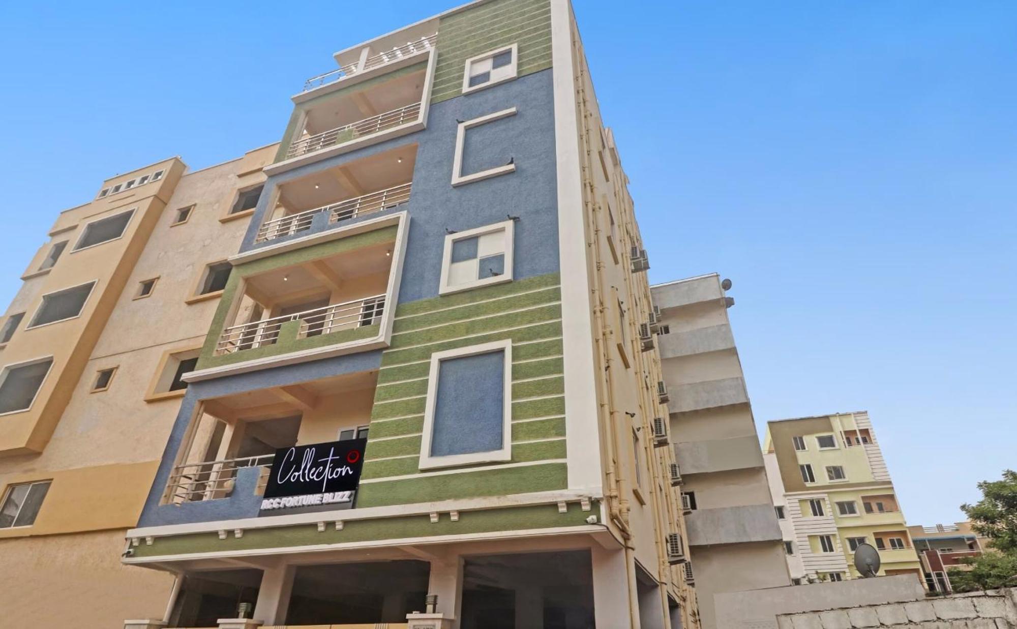 Super Townhouse Rcc Blizz Hotel Kondapur  Екстериор снимка