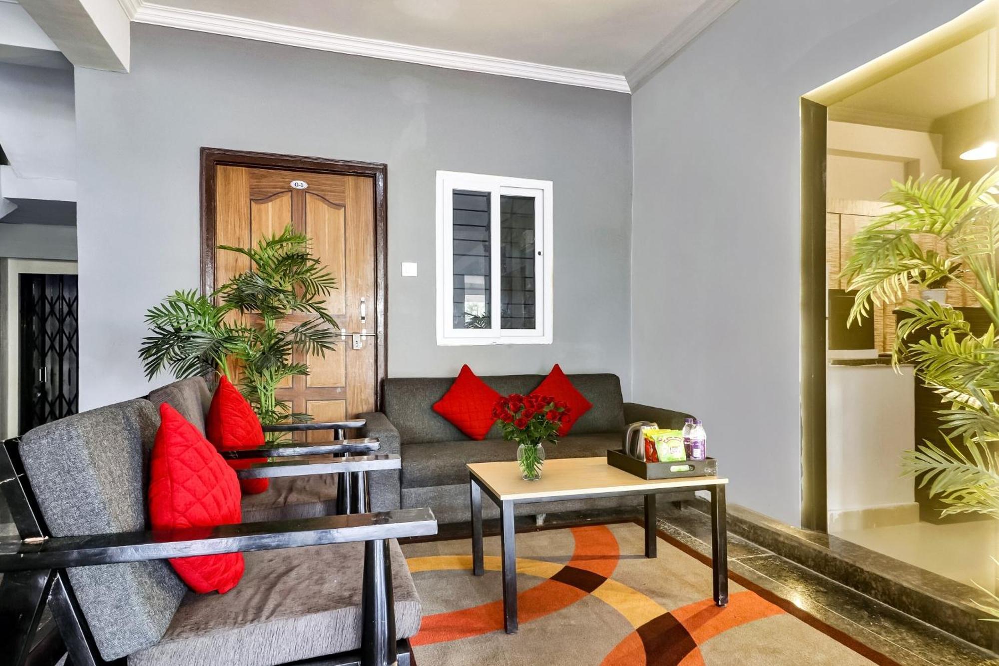 Super Townhouse Rcc Blizz Hotel Kondapur  Екстериор снимка