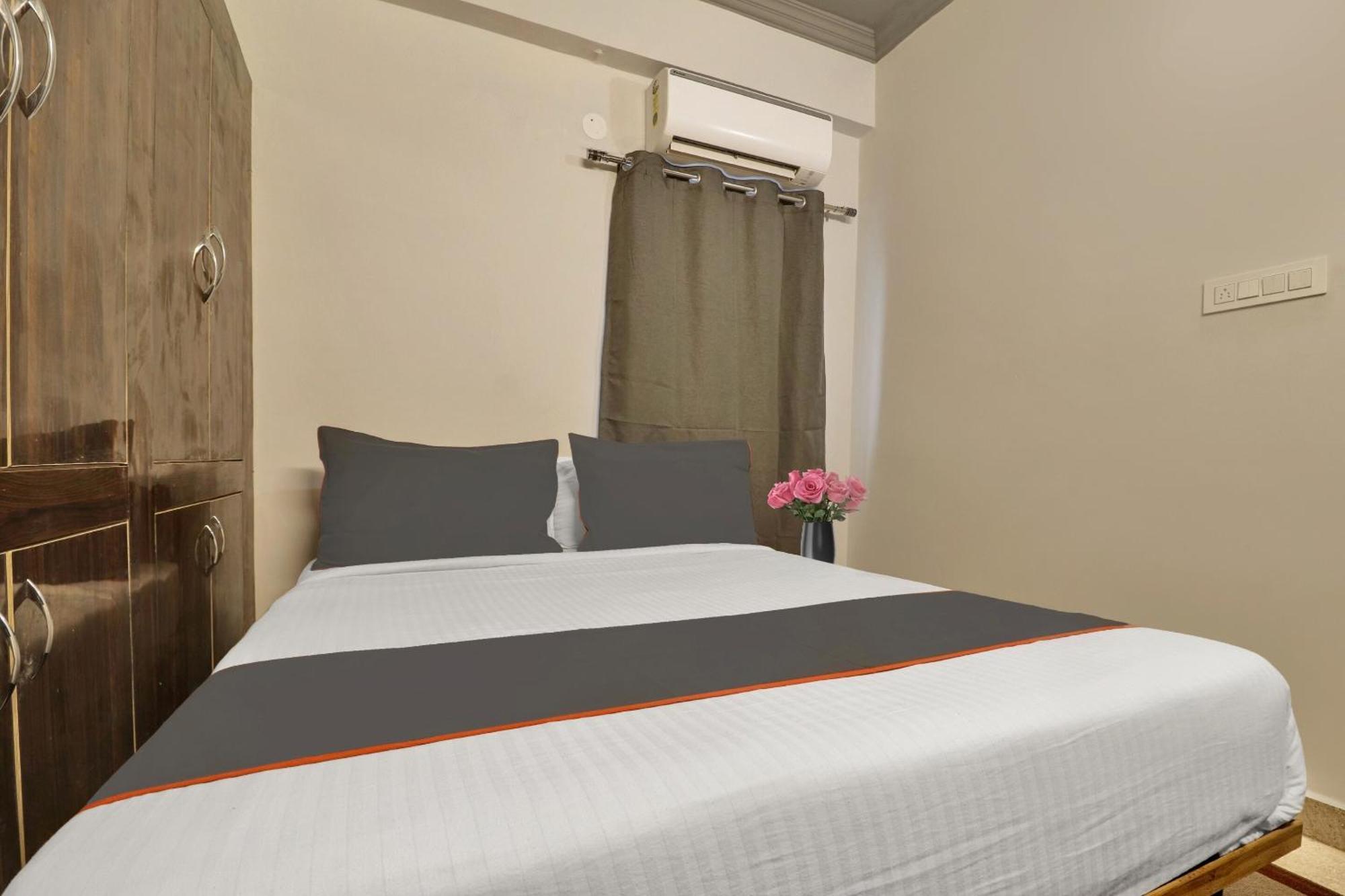 Super Townhouse Rcc Blizz Hotel Kondapur  Екстериор снимка
