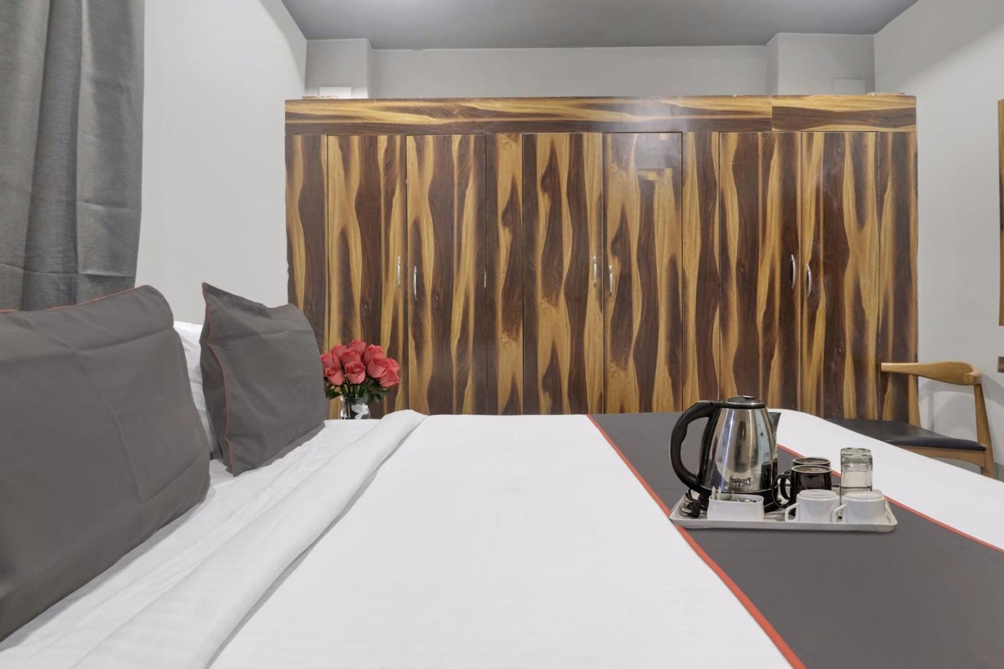 Super Townhouse Rcc Blizz Hotel Kondapur  Екстериор снимка
