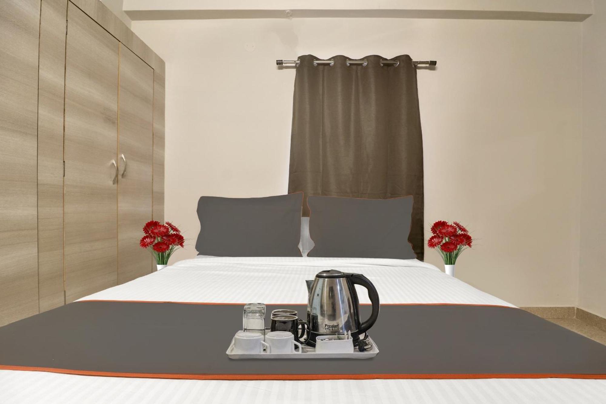 Super Townhouse Rcc Blizz Hotel Kondapur  Екстериор снимка
